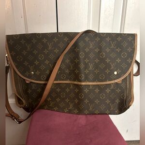 NWOT LV Weekend/ Diaper/ I PAD  Bag